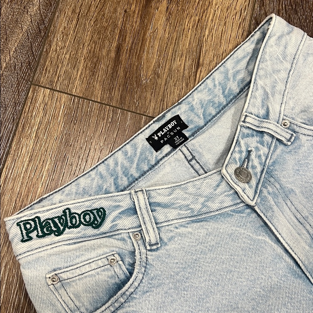 PLAYBOY BY PACSUN Cloud Ten V Dip Boyfriend Distressed Ripped Jeans - Picture 12 of 14